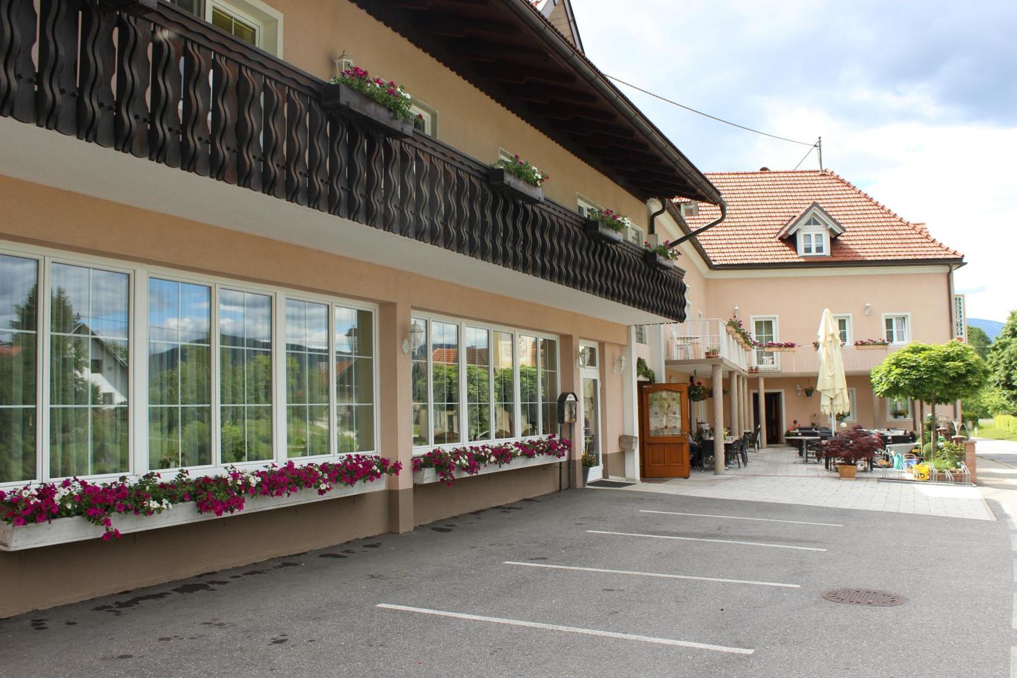 Gasthof Pension Jaegerwirt Фельден-ам-Вёртер-Зе Экстерьер фото