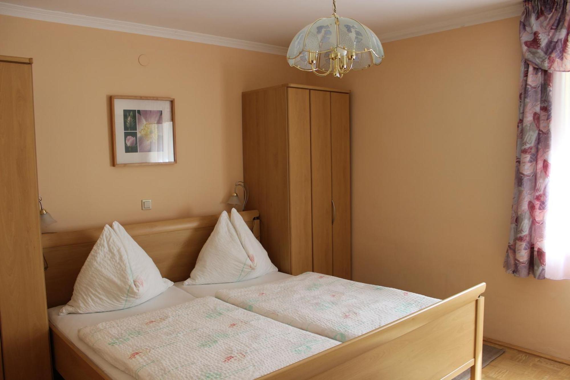 Gasthof Pension Jaegerwirt Фельден-ам-Вёртер-Зе Экстерьер фото